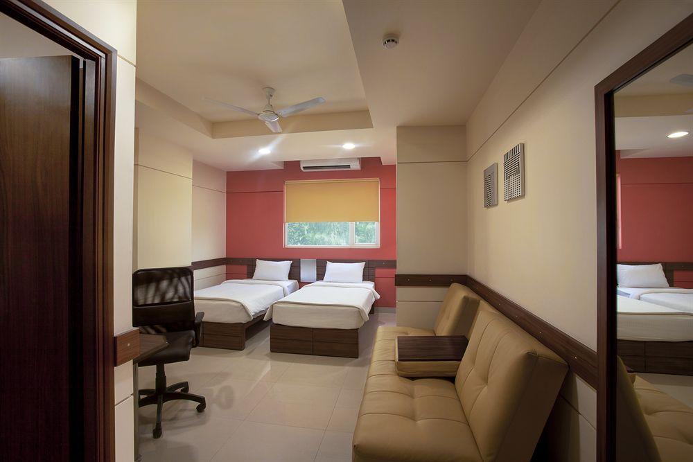 Ahmedabad Vastrapur Otel Dış mekan fotoğraf