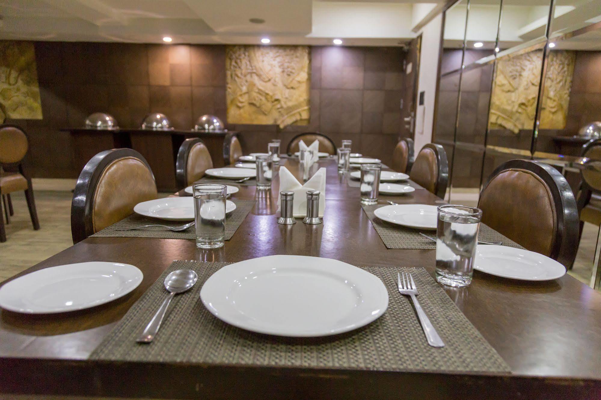 Ahmedabad Vastrapur Otel Dış mekan fotoğraf