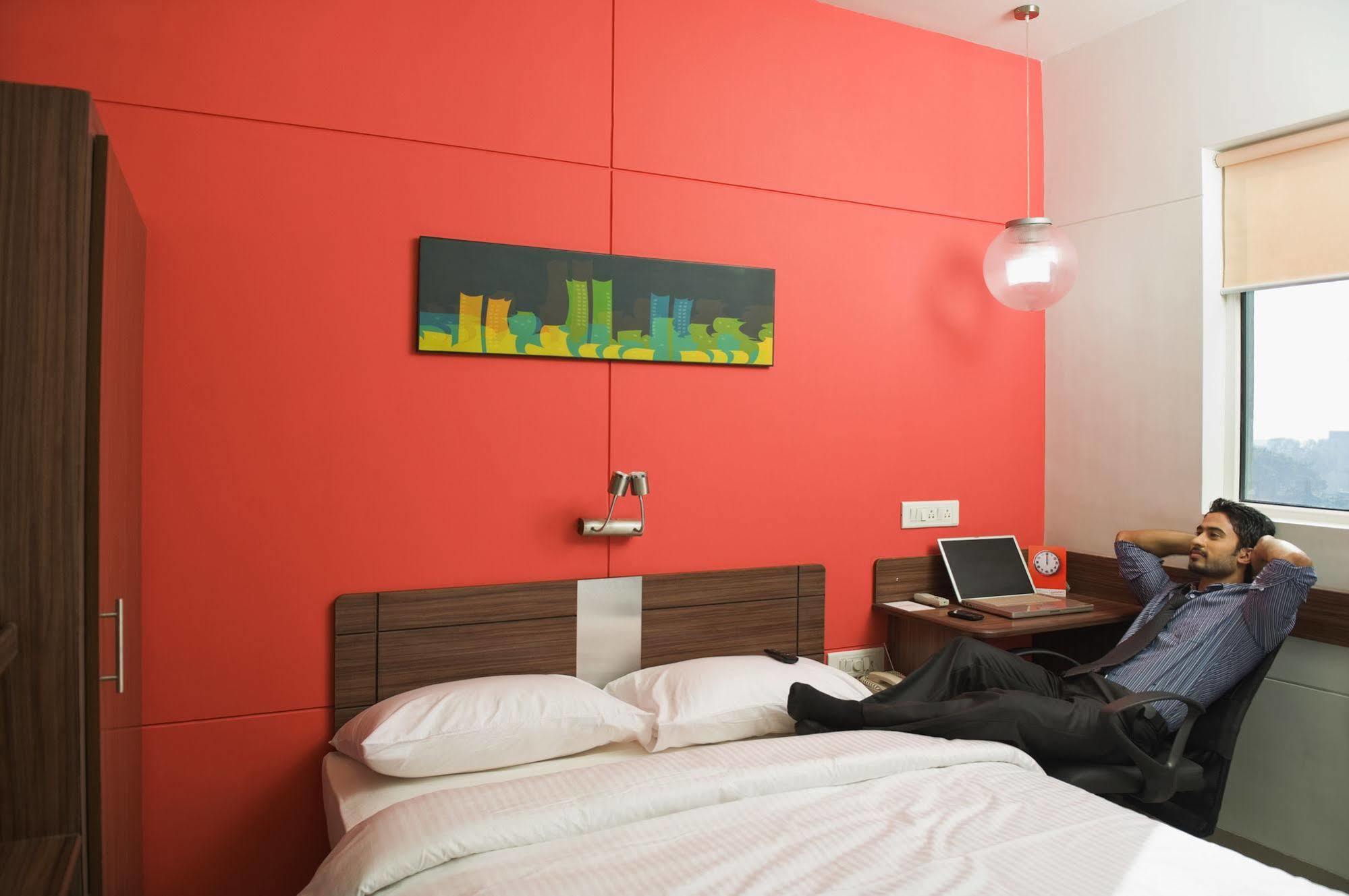 Ahmedabad Vastrapur Otel Dış mekan fotoğraf