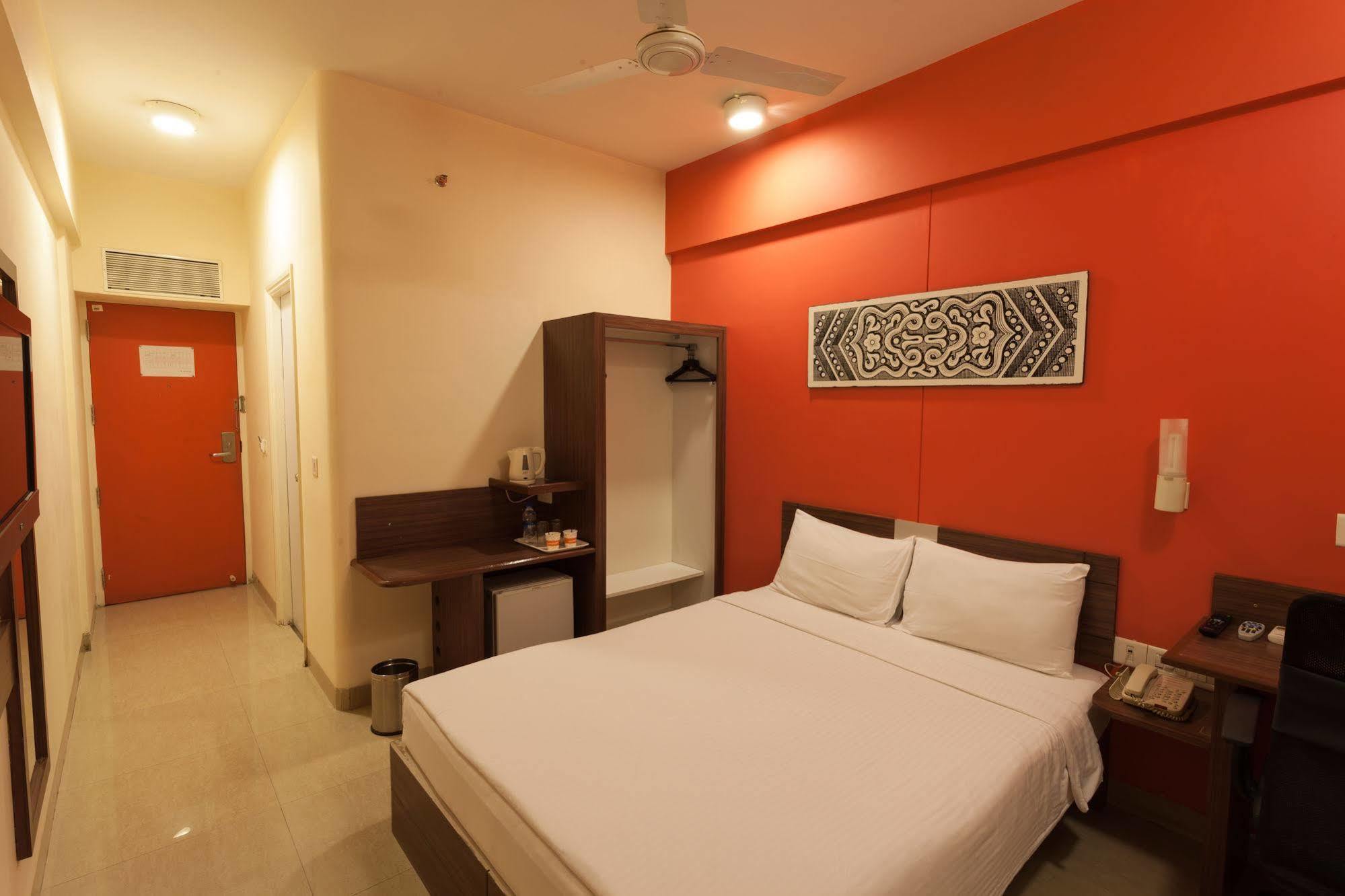 Ahmedabad Vastrapur Otel Dış mekan fotoğraf