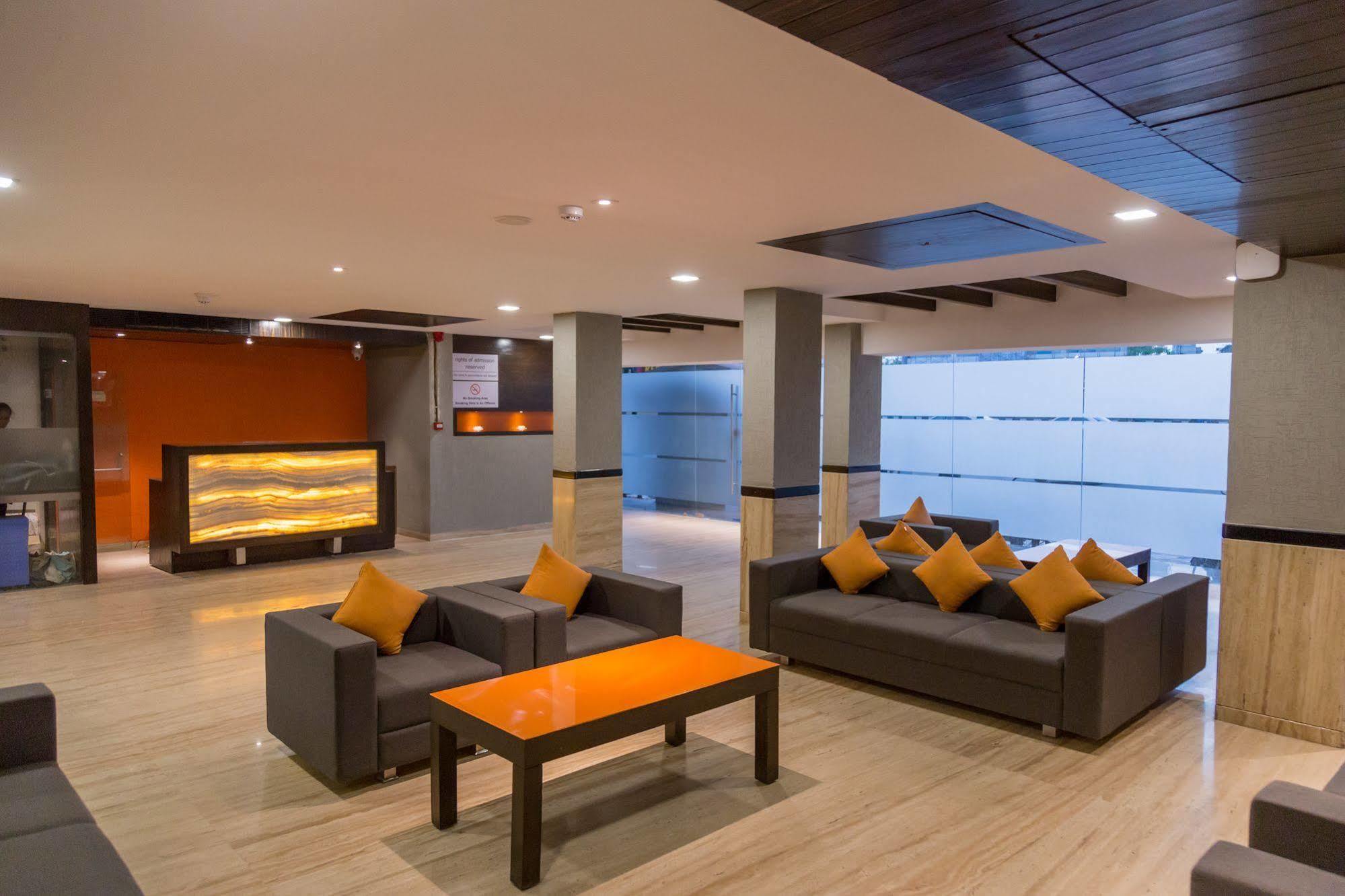 Ahmedabad Vastrapur Otel Dış mekan fotoğraf